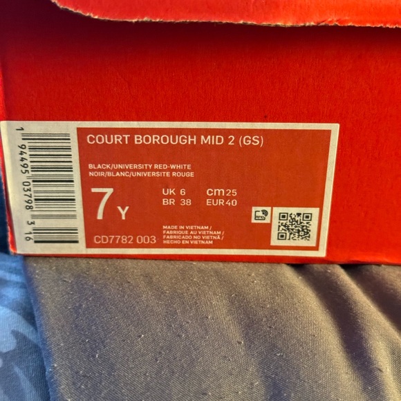 Nike - Picture 2 of 3